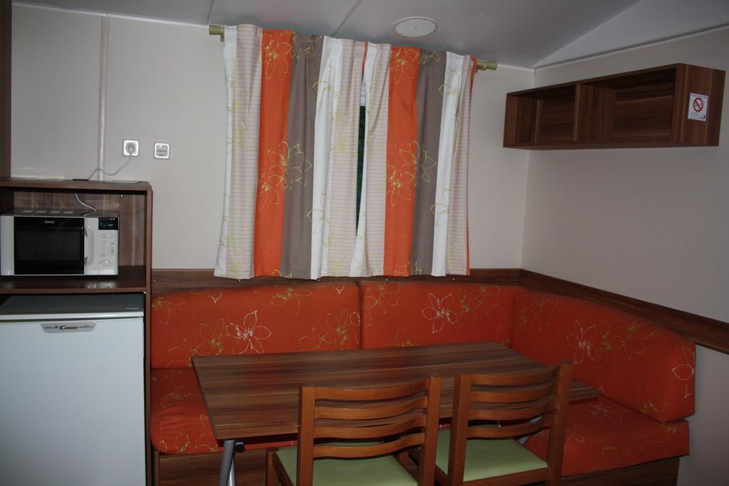 le Camping Des 3 Lacs Belmont-Tramonet Extérieur photo