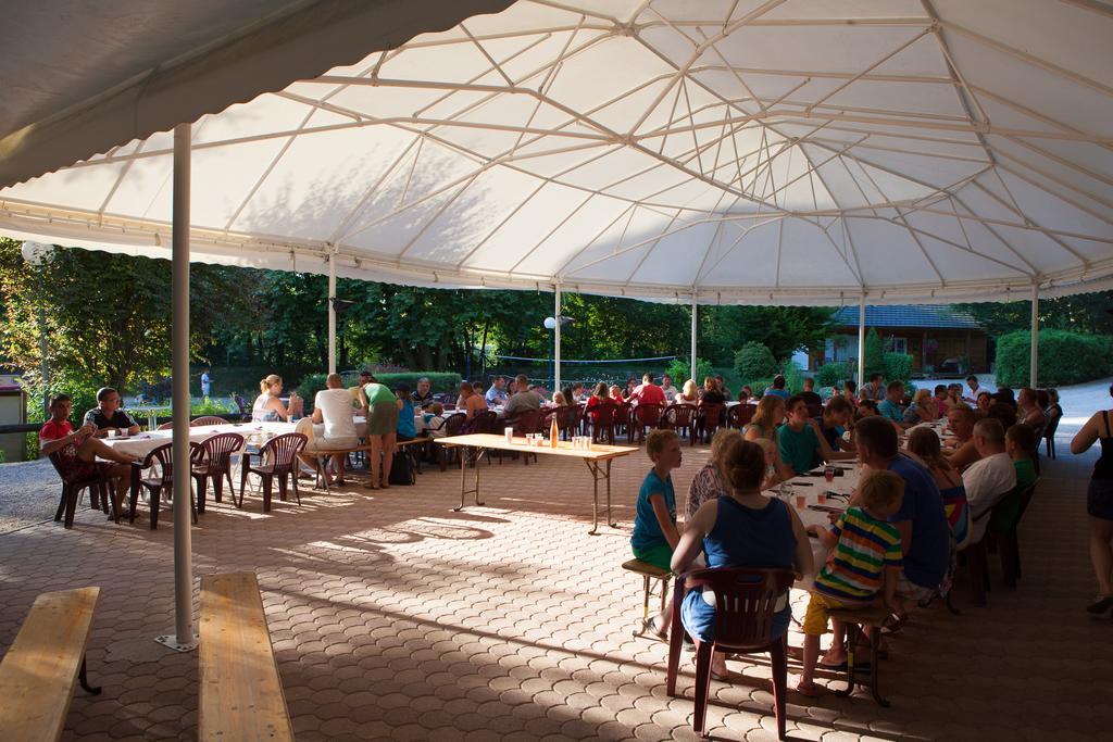 le Camping Des 3 Lacs Belmont-Tramonet Extérieur photo