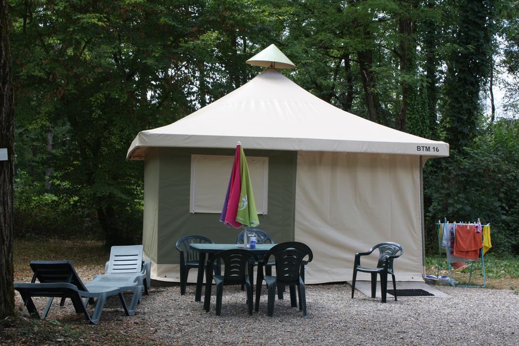 le Camping Des 3 Lacs Belmont-Tramonet Extérieur photo