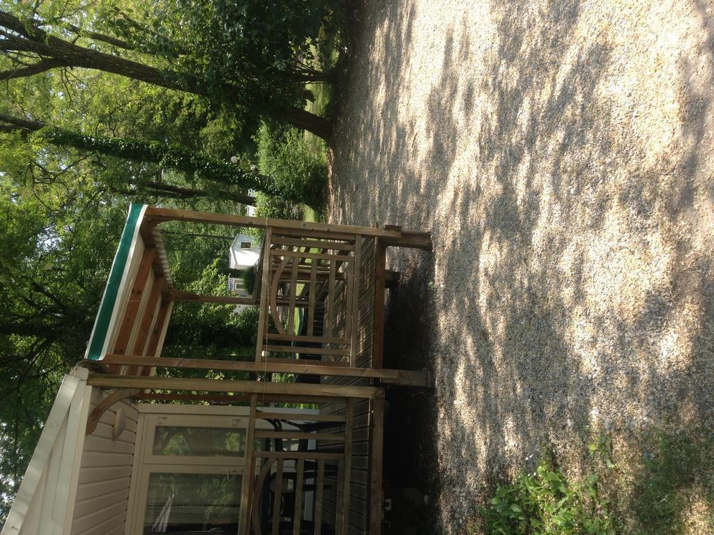 le Camping Des 3 Lacs Belmont-Tramonet Extérieur photo