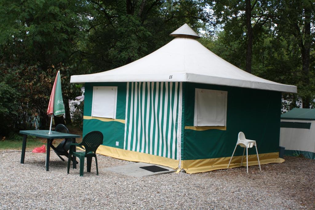 le Camping Des 3 Lacs Belmont-Tramonet Extérieur photo