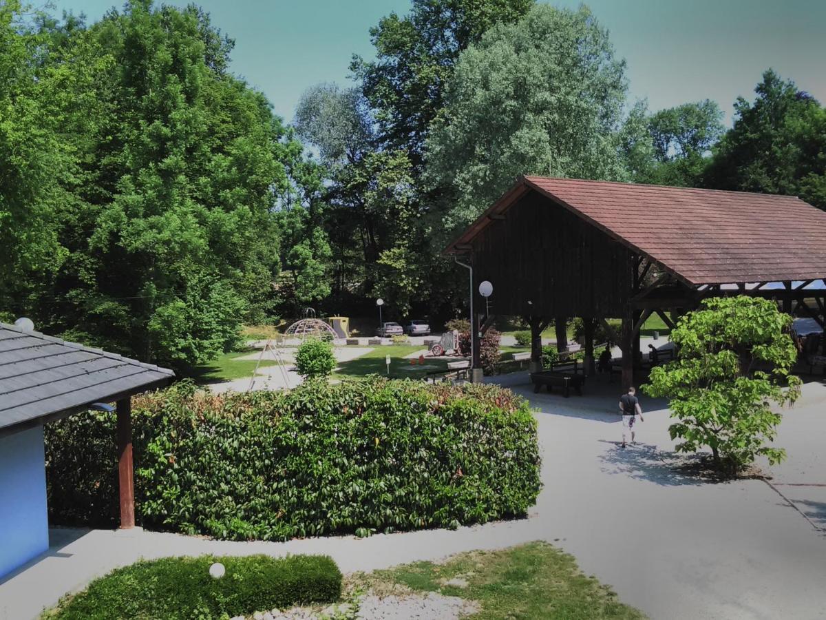 le Camping Des 3 Lacs Belmont-Tramonet Extérieur photo